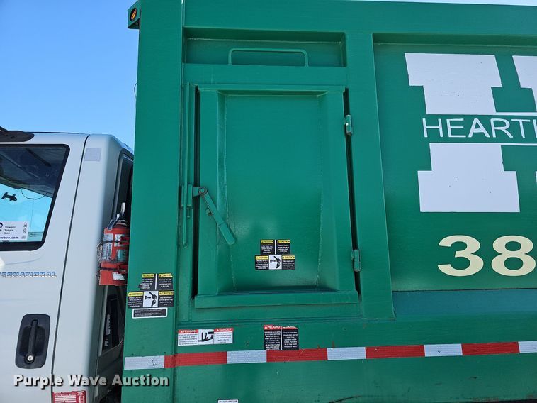 image for item DO4267 2007 International 7400  refuse truck