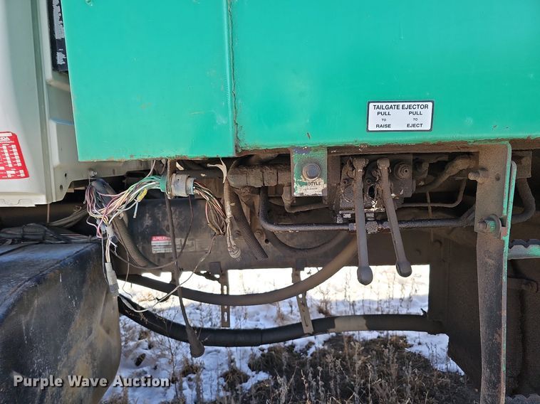 image for item DO4267 2007 International 7400  refuse truck