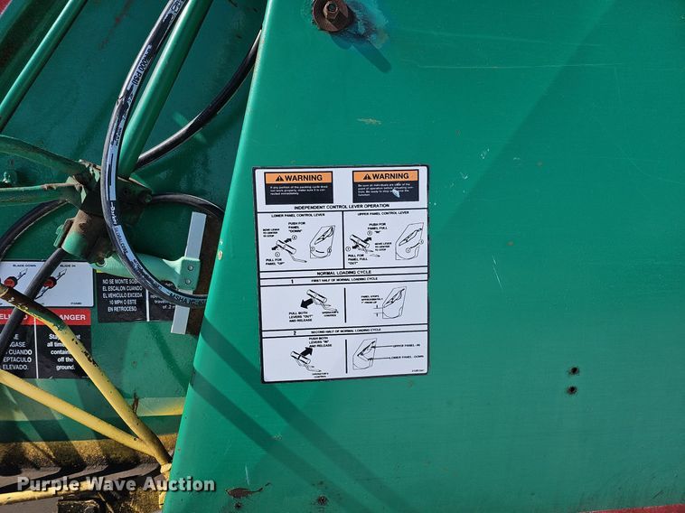 image for item DO4267 2007 International 7400  refuse truck