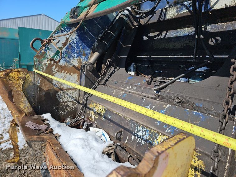 image for item DO4267 2007 International 7400  refuse truck