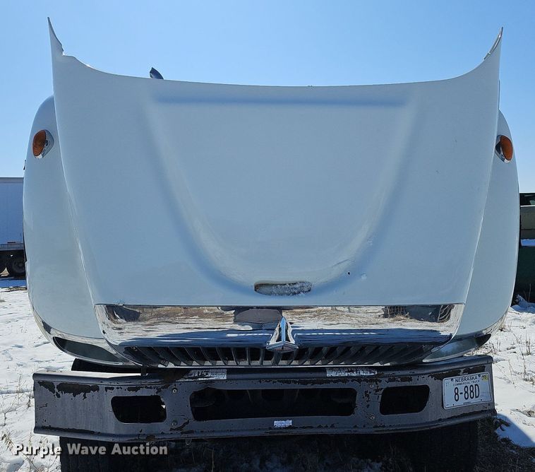 image for item DO4267 2007 International 7400  refuse truck