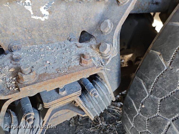 image for item DO4267 2007 International 7400  refuse truck