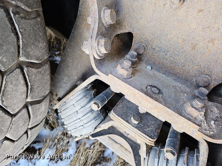 image for item DO4267 2007 International 7400  refuse truck