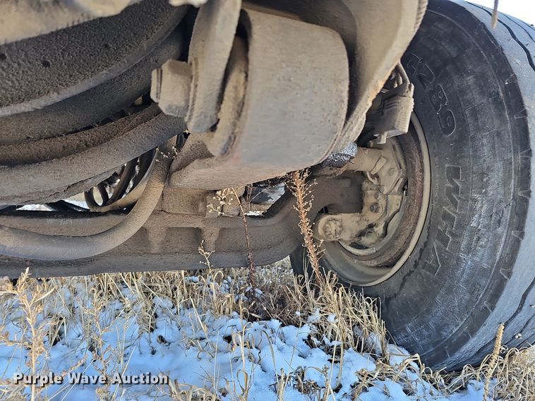 image for item DO4267 2007 International 7400  refuse truck