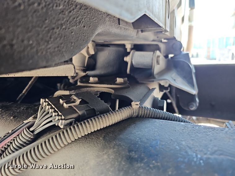 image for item DO4267 2007 International 7400  refuse truck