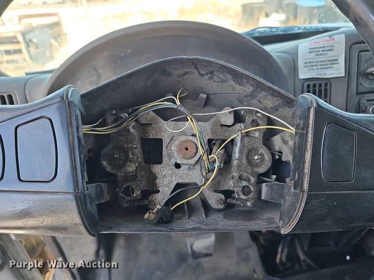 image for item DO4267 2007 International 7400  refuse truck