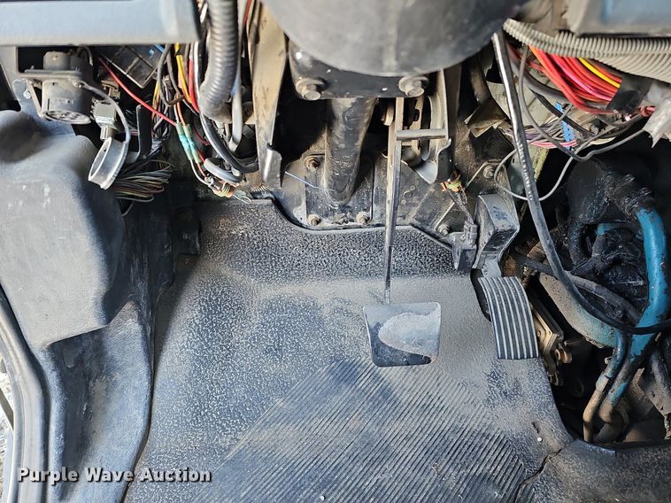 image for item DO4267 2007 International 7400  refuse truck