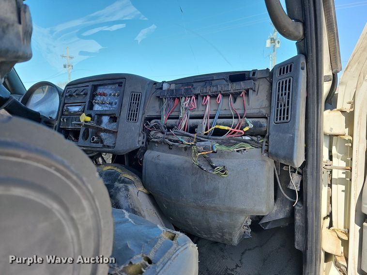 image for item DO4267 2007 International 7400  refuse truck