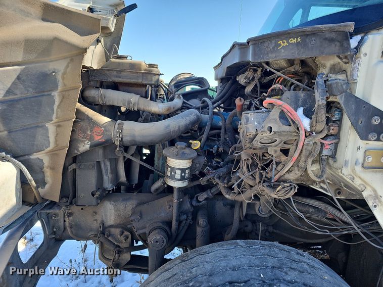 image for item DO4267 2007 International 7400  refuse truck