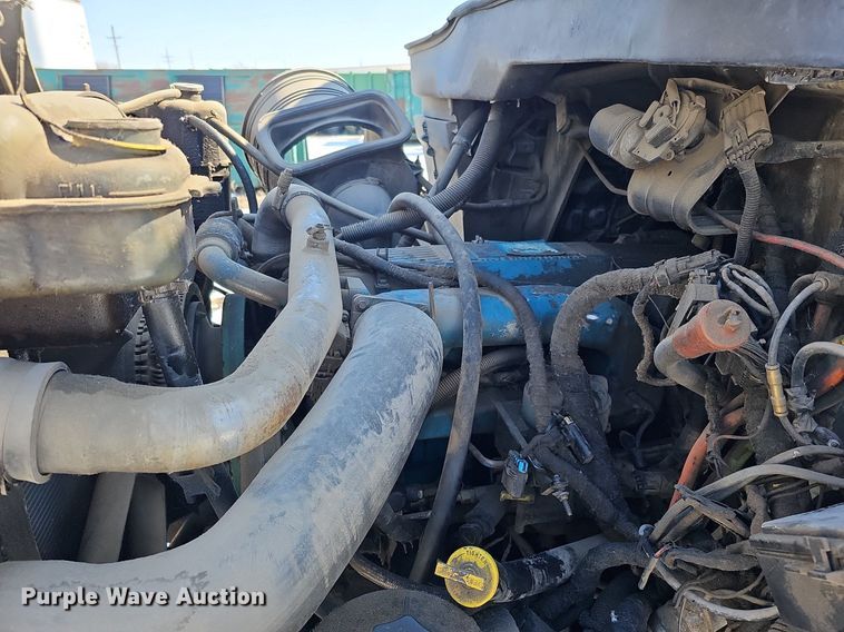 image for item DO4267 2007 International 7400  refuse truck