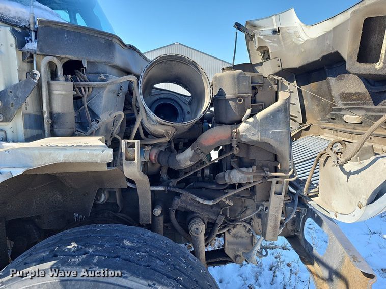 image for item DO4267 2007 International 7400  refuse truck