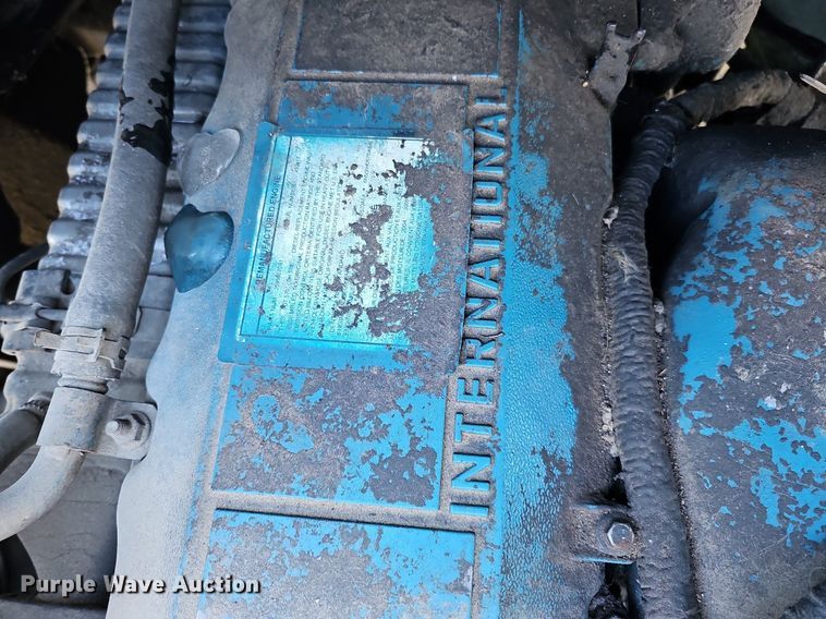 image for item DO4267 2007 International 7400  refuse truck