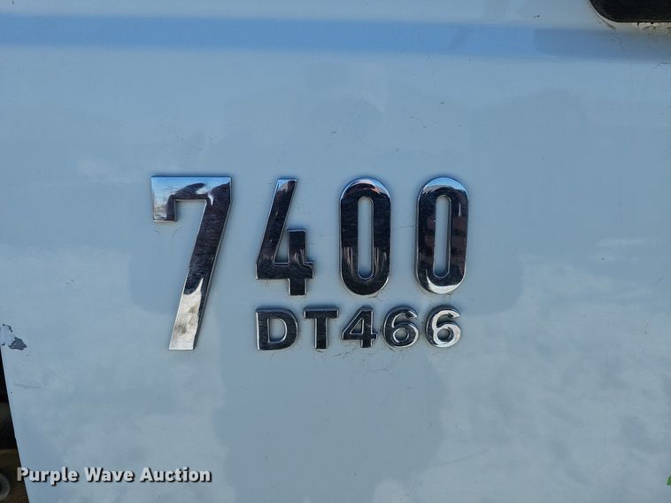 image for item DO4267 2007 International 7400  refuse truck