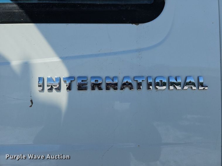 image for item DO4267 2007 International 7400  refuse truck