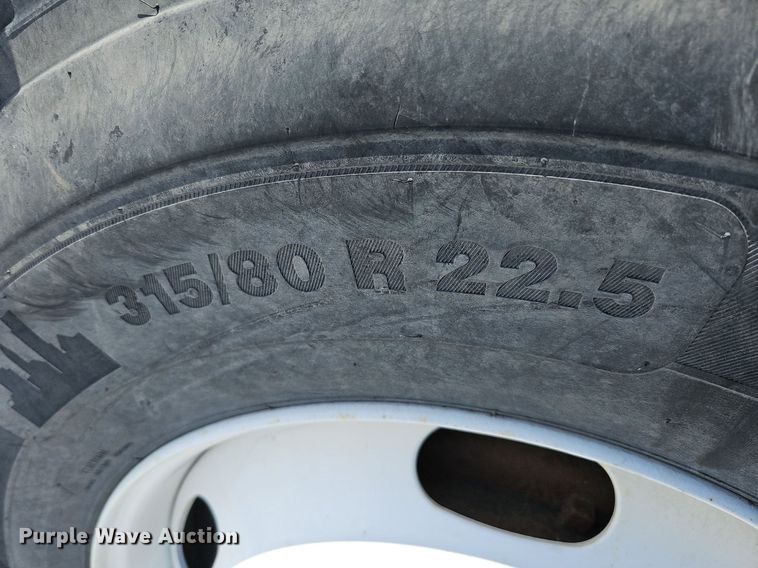 image for item DO4267 2007 International 7400  refuse truck