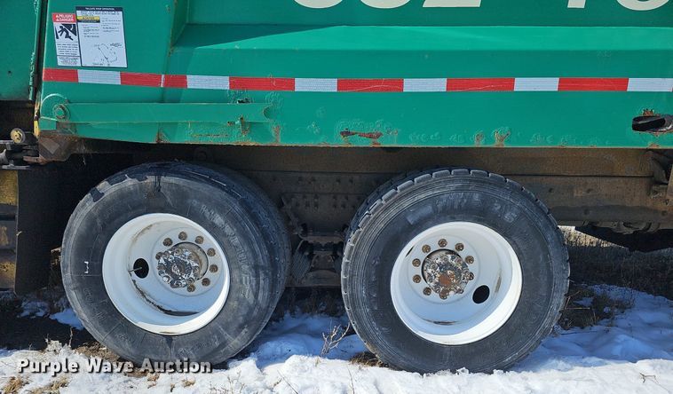 image for item DO4267 2007 International 7400  refuse truck