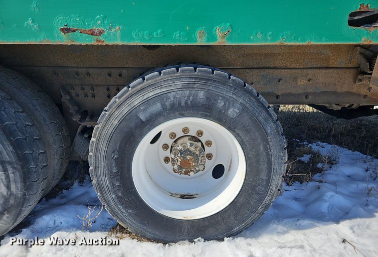 image for item DO4267 2007 International 7400  refuse truck