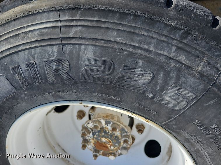 image for item DO4267 2007 International 7400  refuse truck