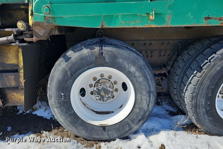 image for item DO4267 2007 International 7400  refuse truck