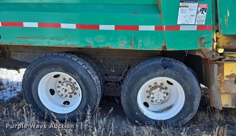 image for item DO4267 2007 International 7400  refuse truck