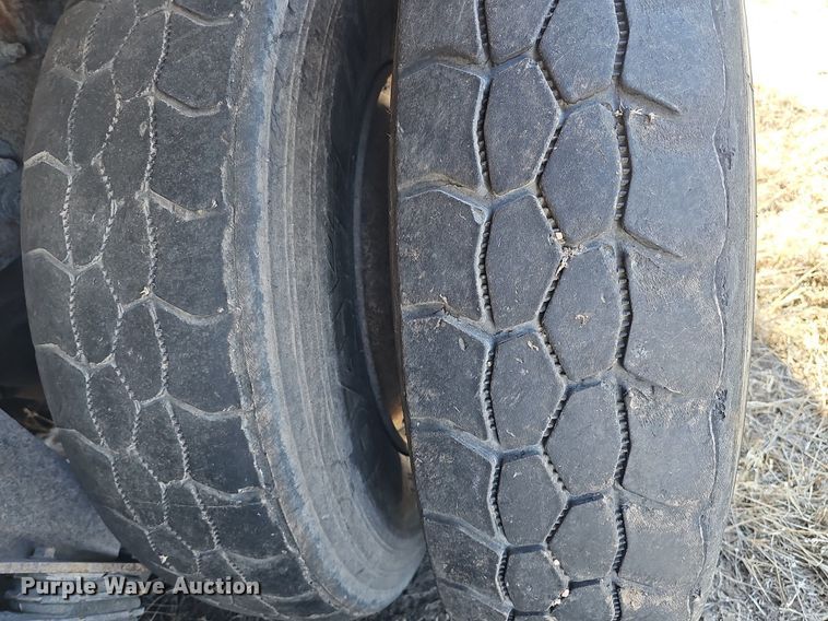 image for item DO4267 2007 International 7400  refuse truck