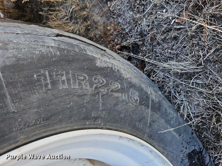 image for item DO4267 2007 International 7400  refuse truck