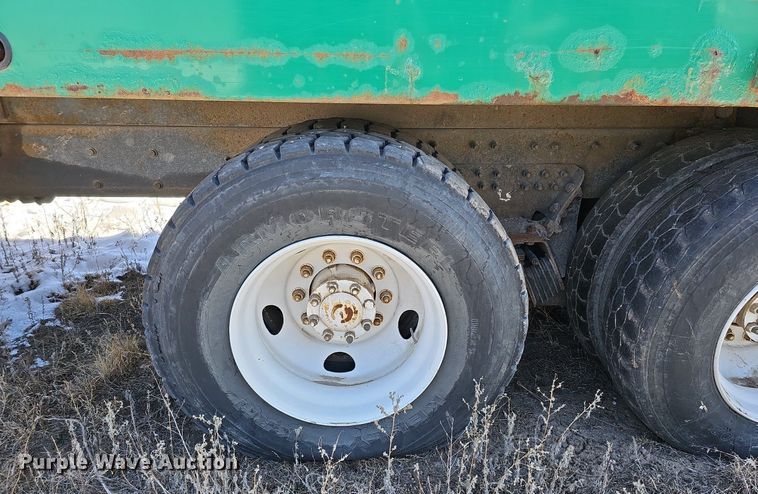 image for item DO4267 2007 International 7400  refuse truck