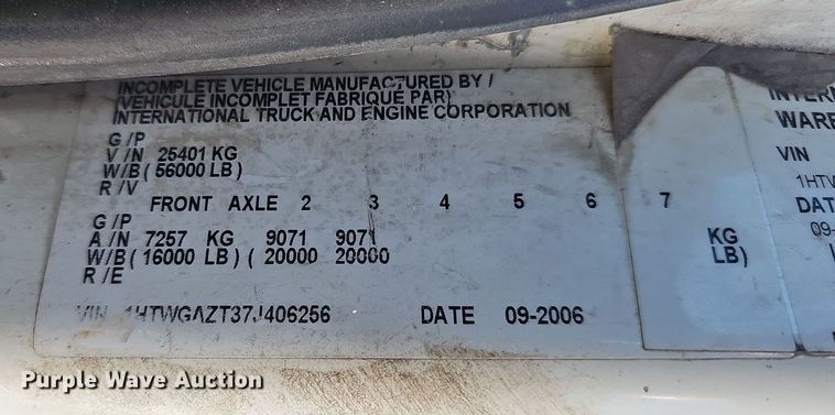 image for item DO4267 2007 International 7400  refuse truck