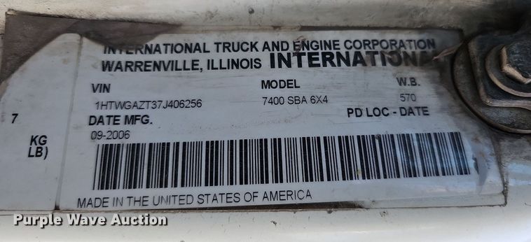 image for item DO4267 2007 International 7400  refuse truck
