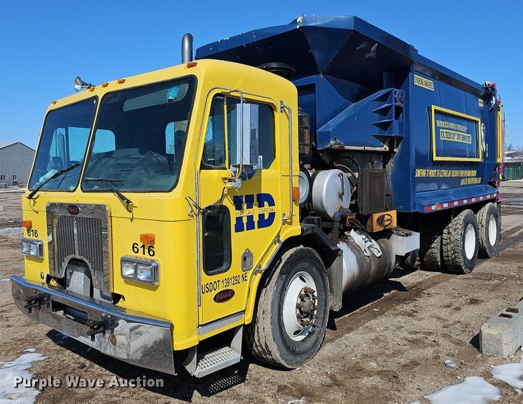 image for item DO4268 2007 Perterbilt 320  refuse truck