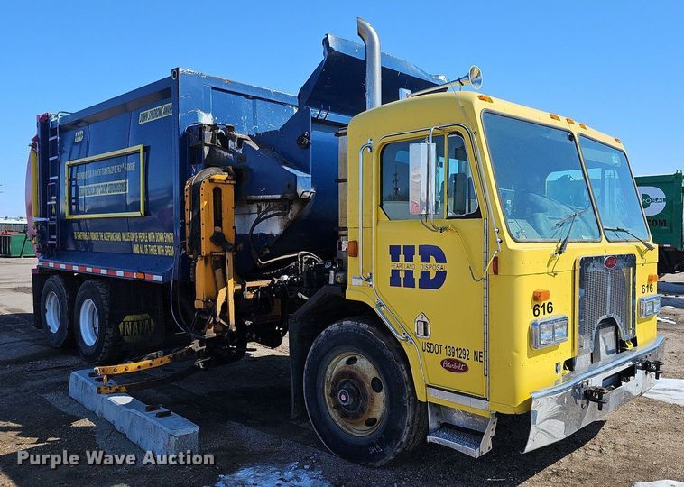 image for item DO4268 2007 Perterbilt 320  refuse truck