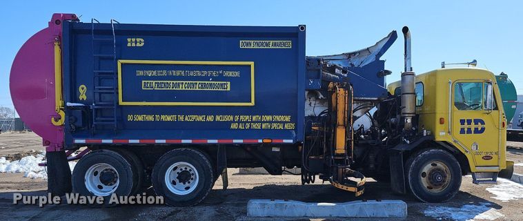 image for item DO4268 2007 Perterbilt 320  refuse truck