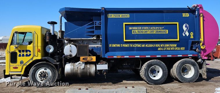 image for item DO4268 2007 Perterbilt 320  refuse truck