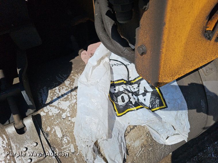 image for item DO4268 2007 Perterbilt 320  refuse truck