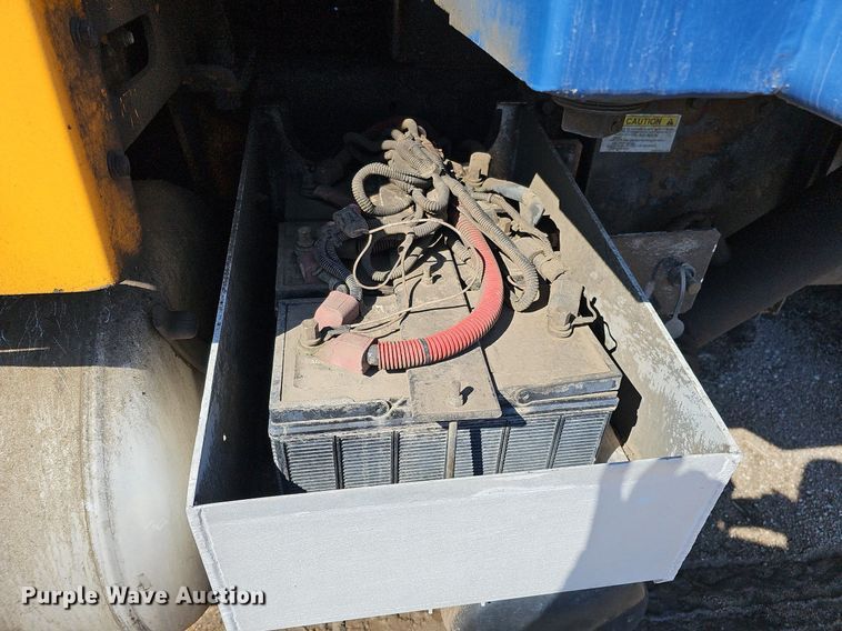 image for item DO4268 2007 Perterbilt 320  refuse truck