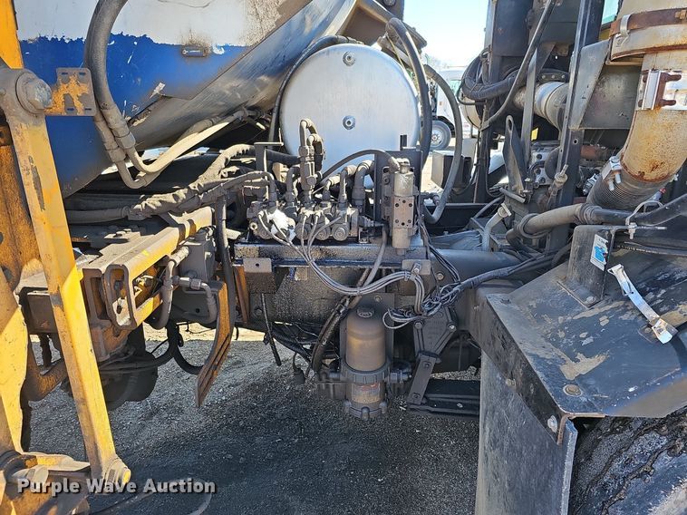 image for item DO4268 2007 Perterbilt 320  refuse truck