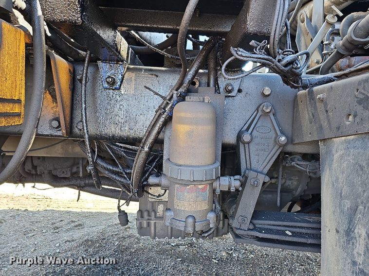 image for item DO4268 2007 Perterbilt 320  refuse truck