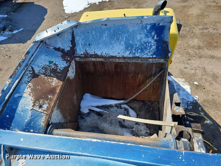 image for item DO4268 2007 Perterbilt 320  refuse truck