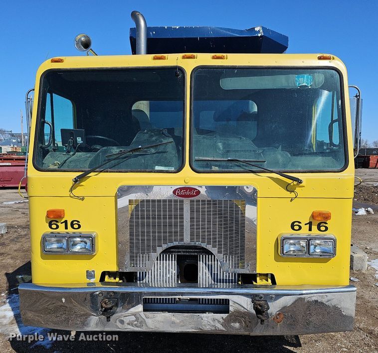 image for item DO4268 2007 Perterbilt 320  refuse truck