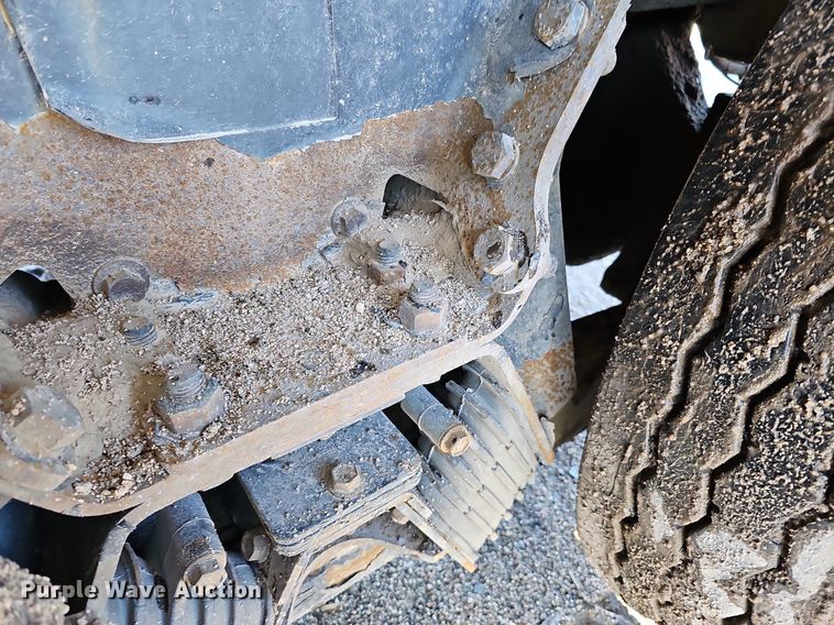 image for item DO4268 2007 Perterbilt 320  refuse truck