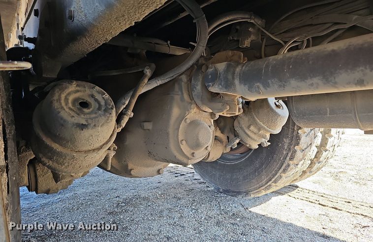 image for item DO4268 2007 Perterbilt 320  refuse truck