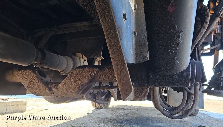 image for item DO4268 2007 Perterbilt 320  refuse truck