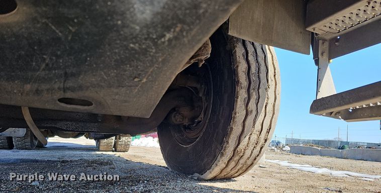 image for item DO4268 2007 Perterbilt 320  refuse truck