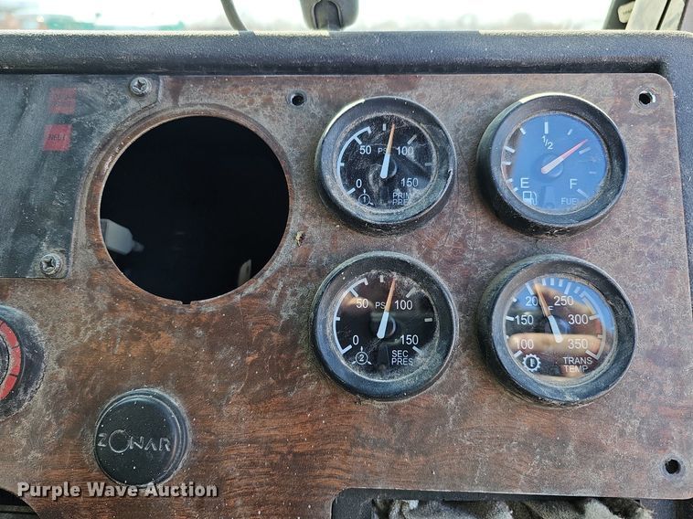 image for item DO4268 2007 Perterbilt 320  refuse truck