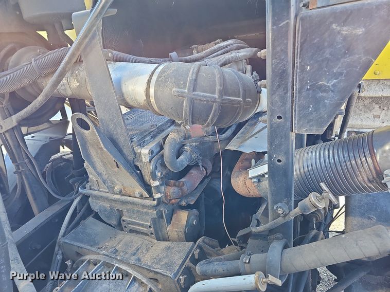 image for item DO4268 2007 Perterbilt 320  refuse truck