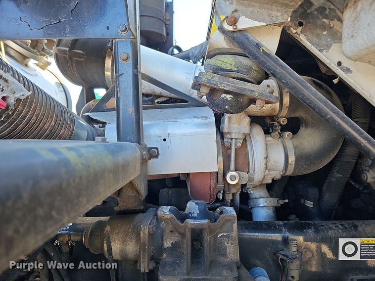 image for item DO4268 2007 Perterbilt 320  refuse truck