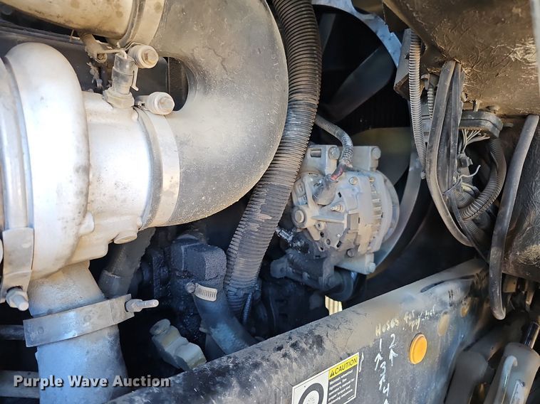 image for item DO4268 2007 Perterbilt 320  refuse truck