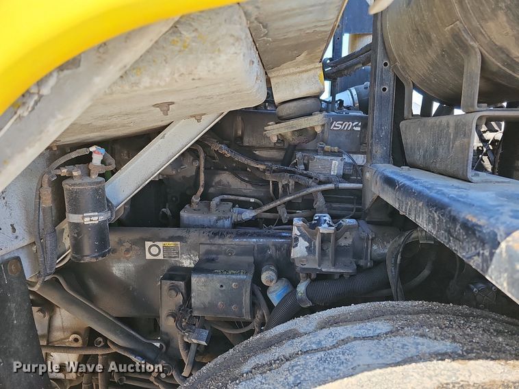 image for item DO4268 2007 Perterbilt 320  refuse truck