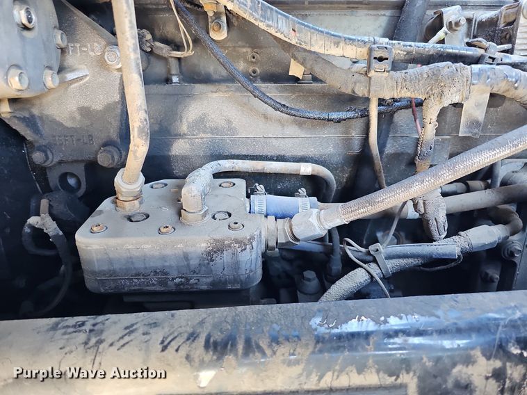 image for item DO4268 2007 Perterbilt 320  refuse truck