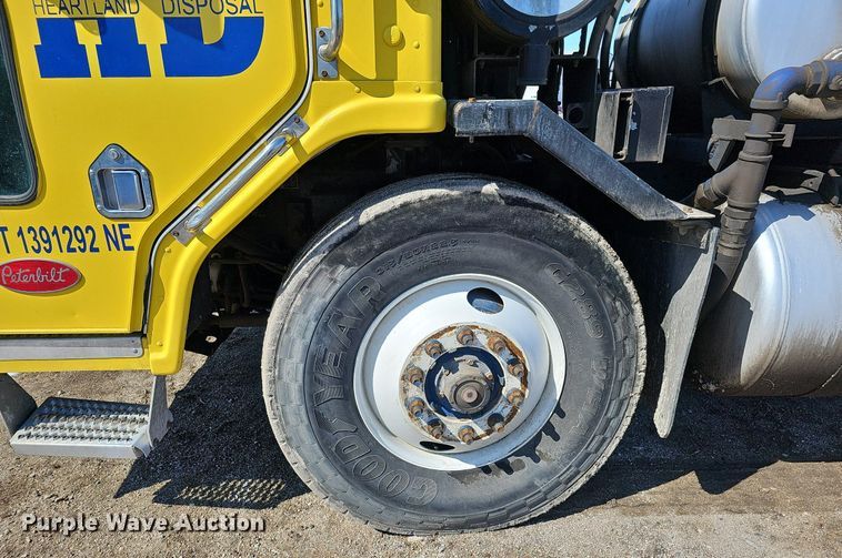 image for item DO4268 2007 Perterbilt 320  refuse truck